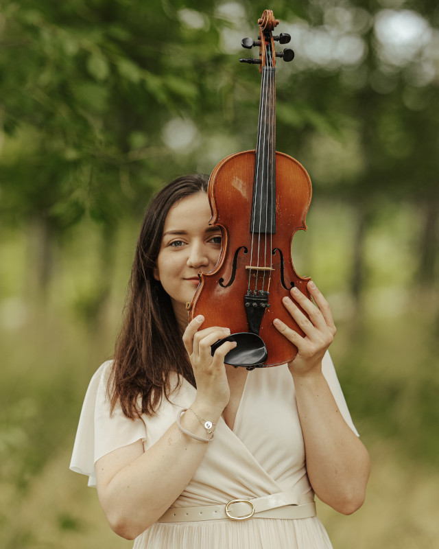 Maria Ferdyniok skrzypce śpiew oprawa muzyczna organy skrzypce gitara śpiew 